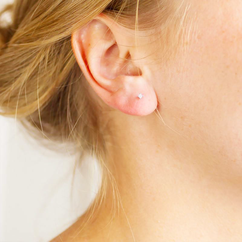 puces d'oreilles or blanc 18k