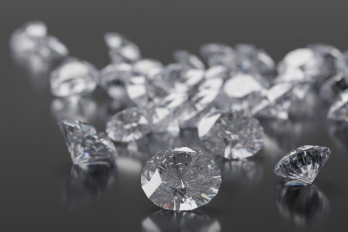 quelle est la différence entre le zirconium et le diamant