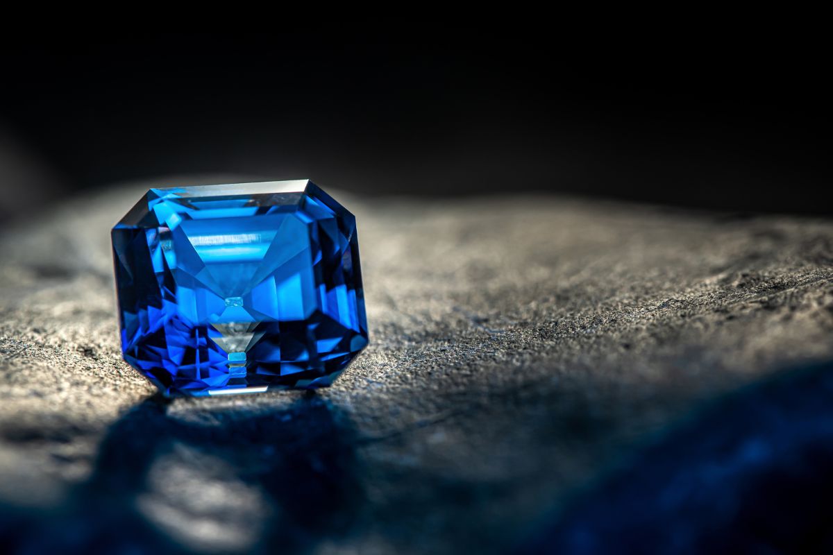 quels sont les différents types de pierres précieuses bleues